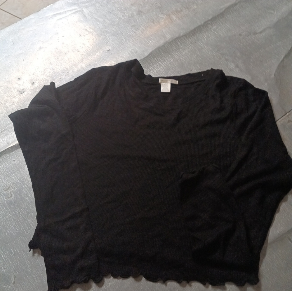 Bozzolo NWOT Ruffle Hem Cropped Long Sleeve T Shirt Top Size Large Black